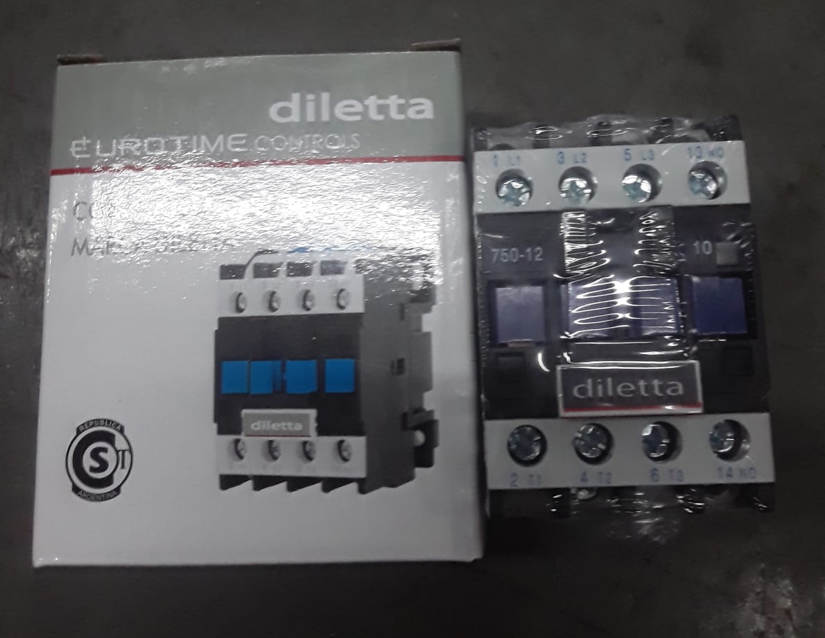 Contactor tetrapolar  de 12 A con bobina de 24 volts